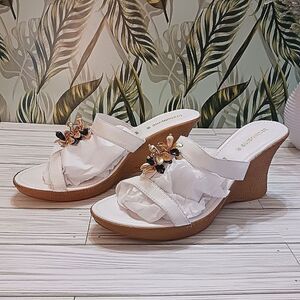 NWOB Liz Claiborne Shakira White Wedge Sandals with Beads, Size 10